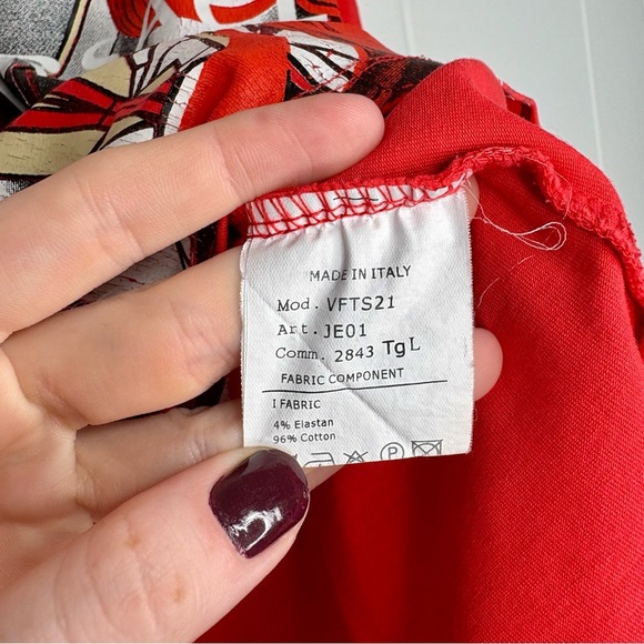 Young VERSACE Boy’s Size 10 Years Red Long Sleeve Tee Shirt Graphic Designer - Picture 6 of 7